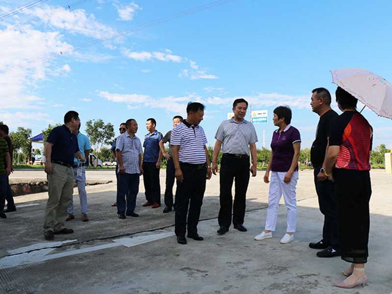 市領(lǐng)導(dǎo)來?？疾? title=